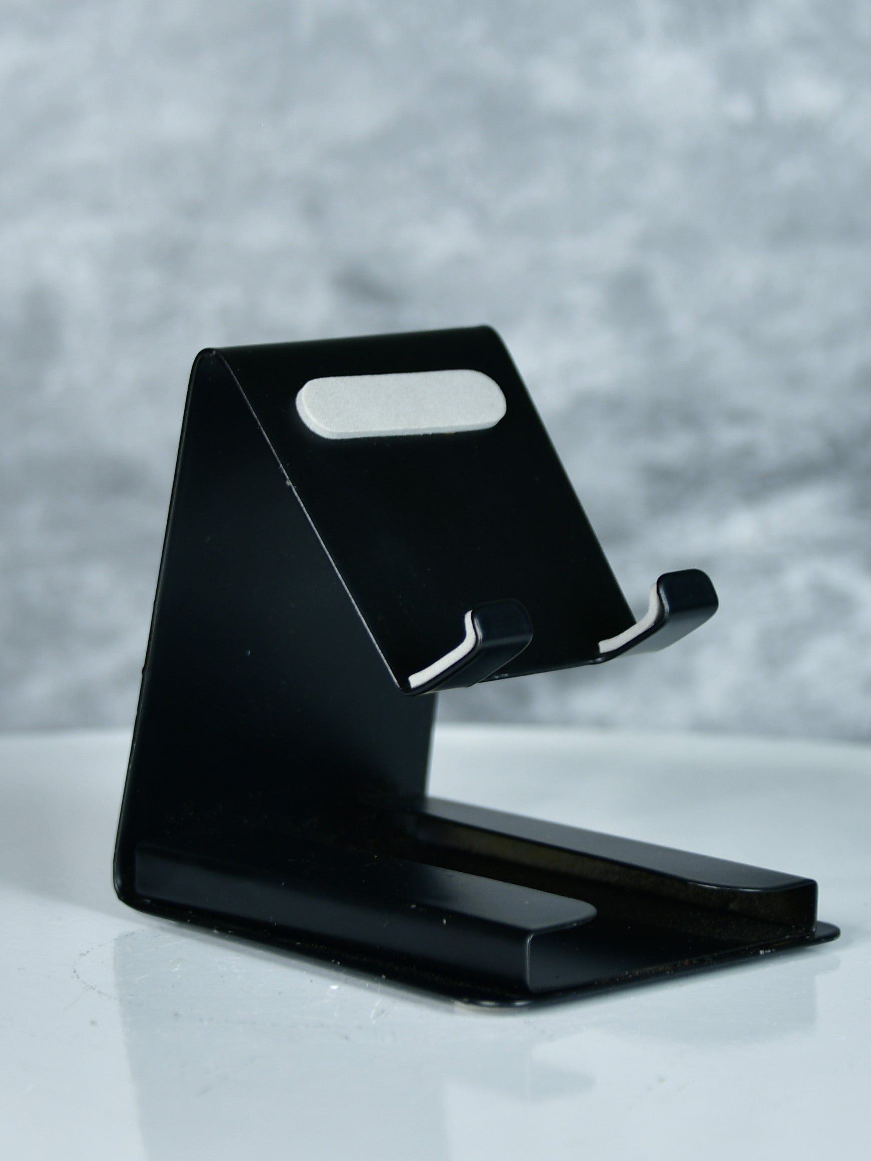 Mayii - White Padded Metal Phone Stand with Card Holder