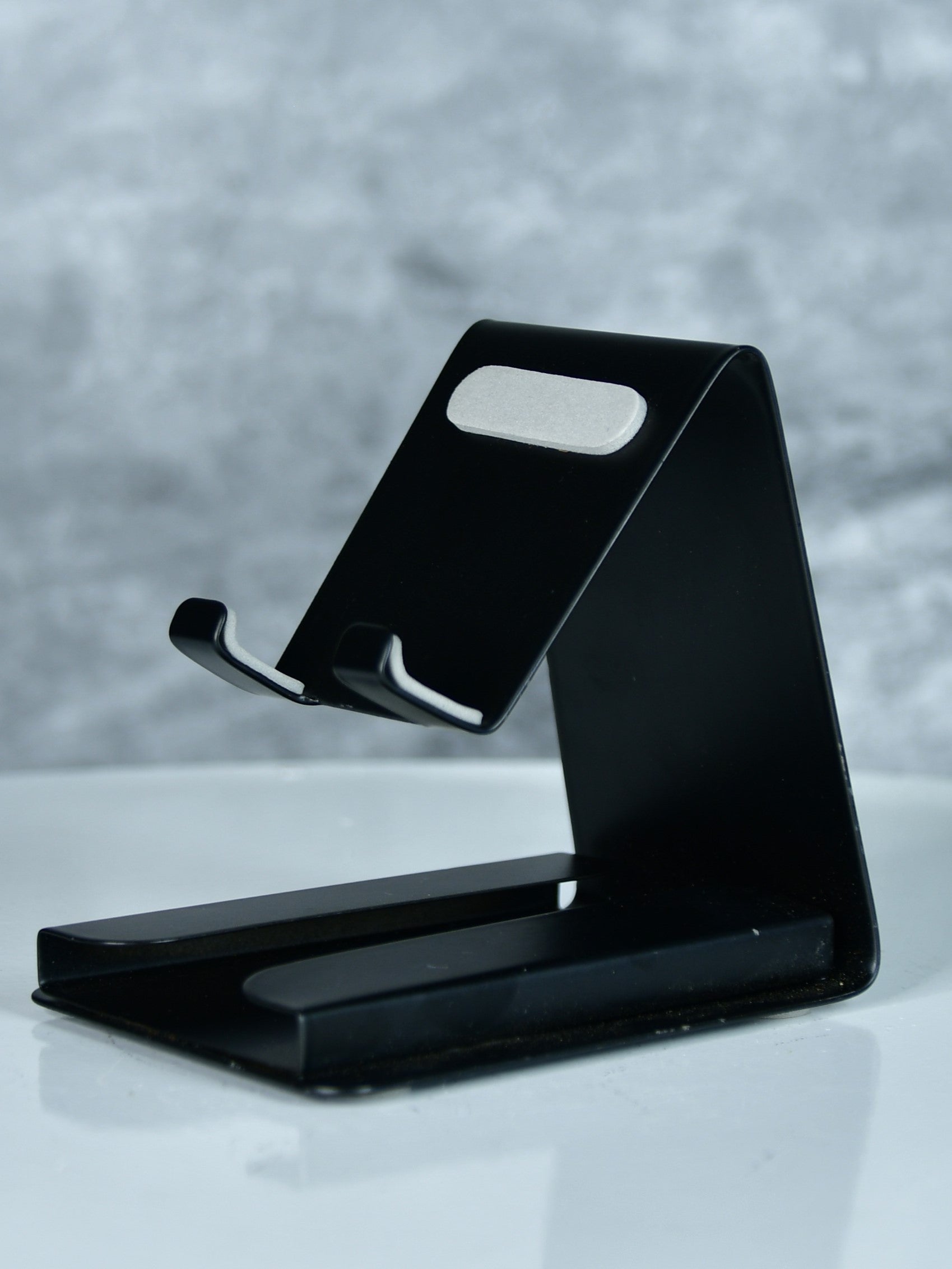 Mayii - White Padded Metal Phone Stand with Card Holder