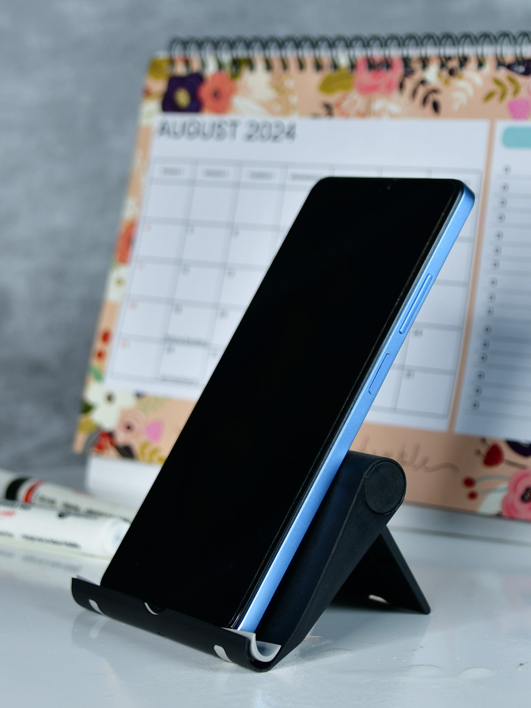 Mayii - Adjustable Black Tablet Stand | Trendy Desk Accessory