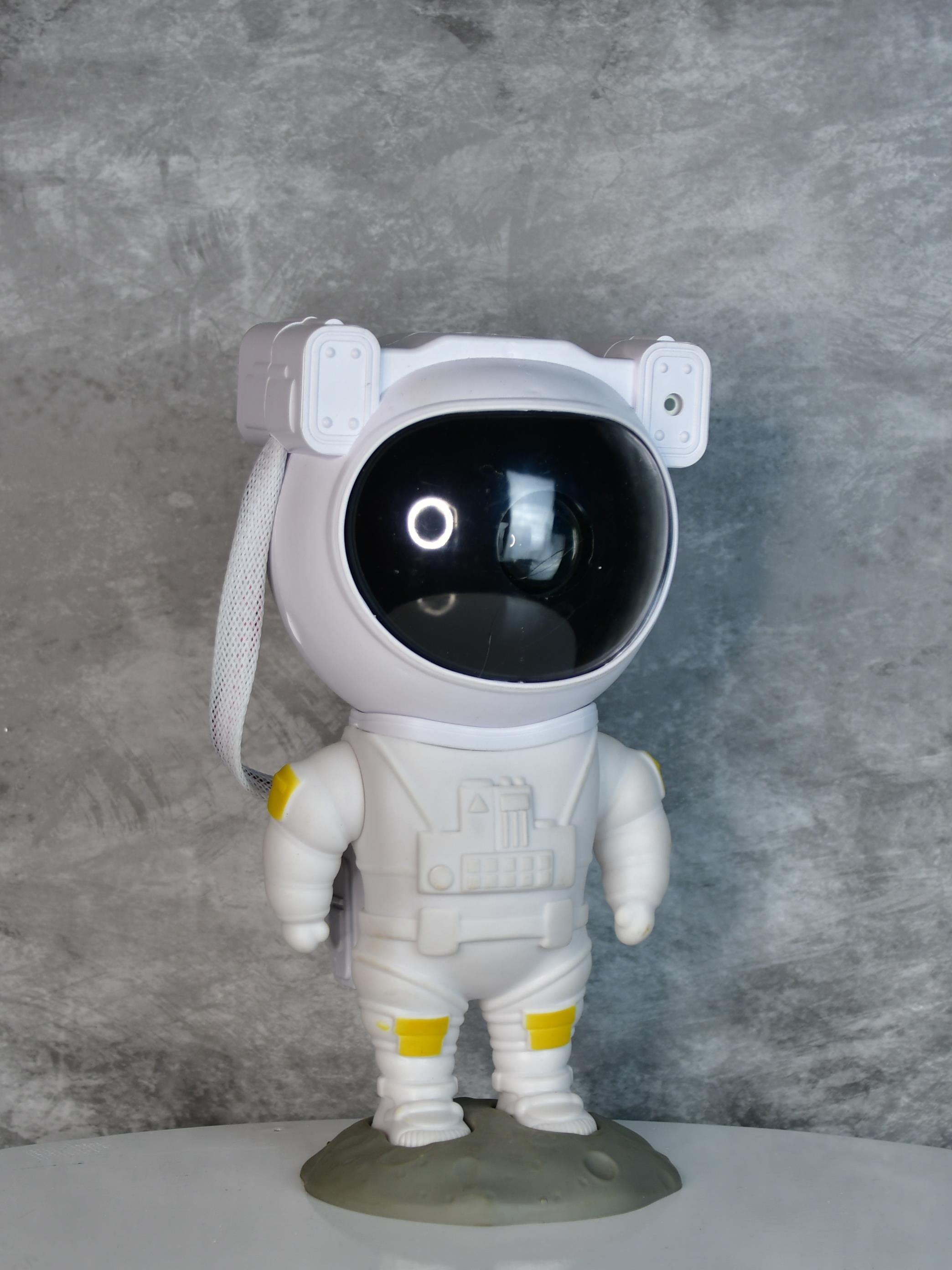 Mayii Astronaut Projector Lamp – Cosmic LED Night Light for Trendy Home Decor & Unique Gifts