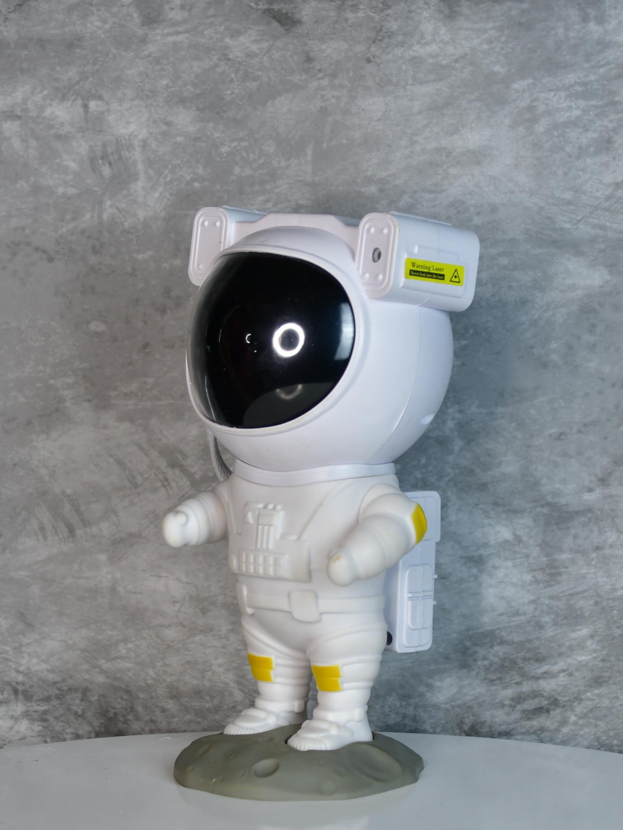 Mayii Astronaut Projector Lamp – Cosmic LED Night Light for Trendy Home Decor & Unique Gifts