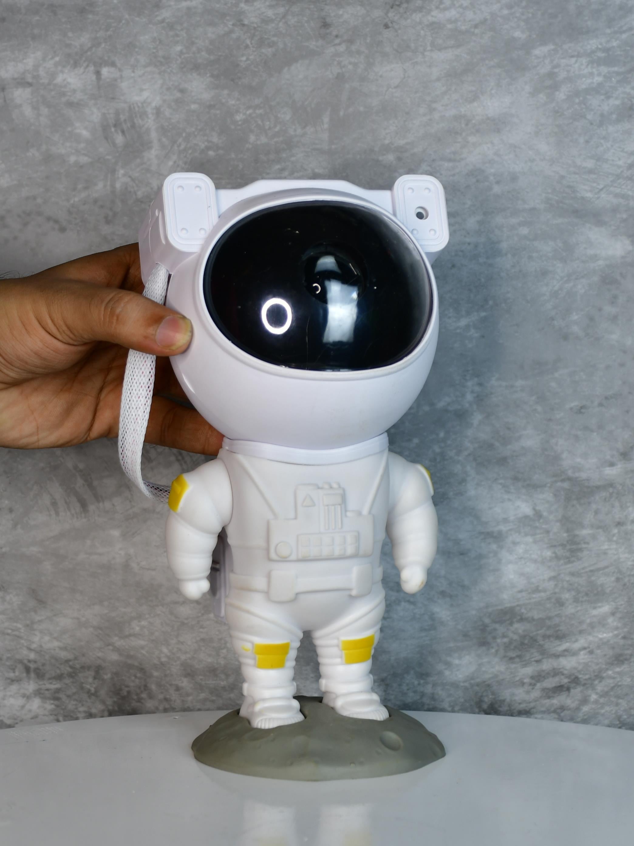 Mayii Astronaut Projector Lamp – Cosmic LED Night Light for Trendy Home Decor & Unique Gifts