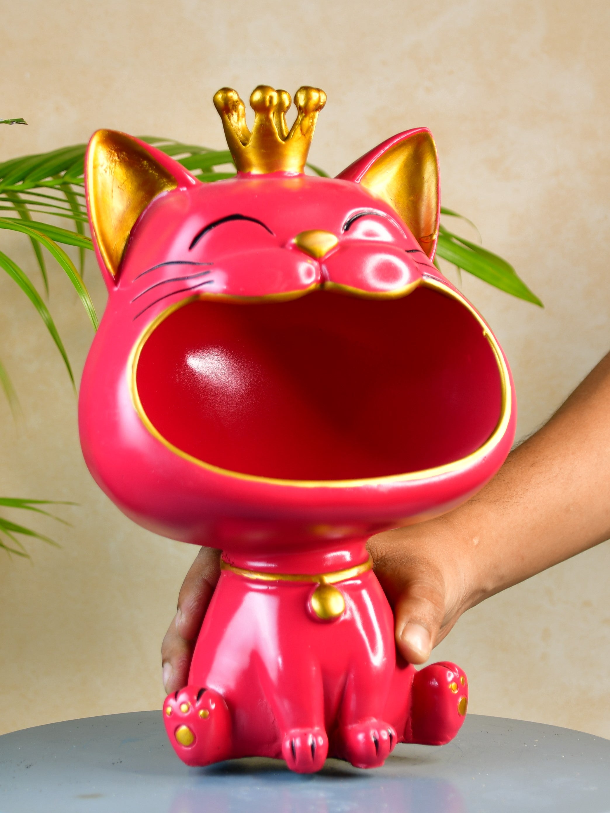 Mayii Moulded Resin Cat Holder