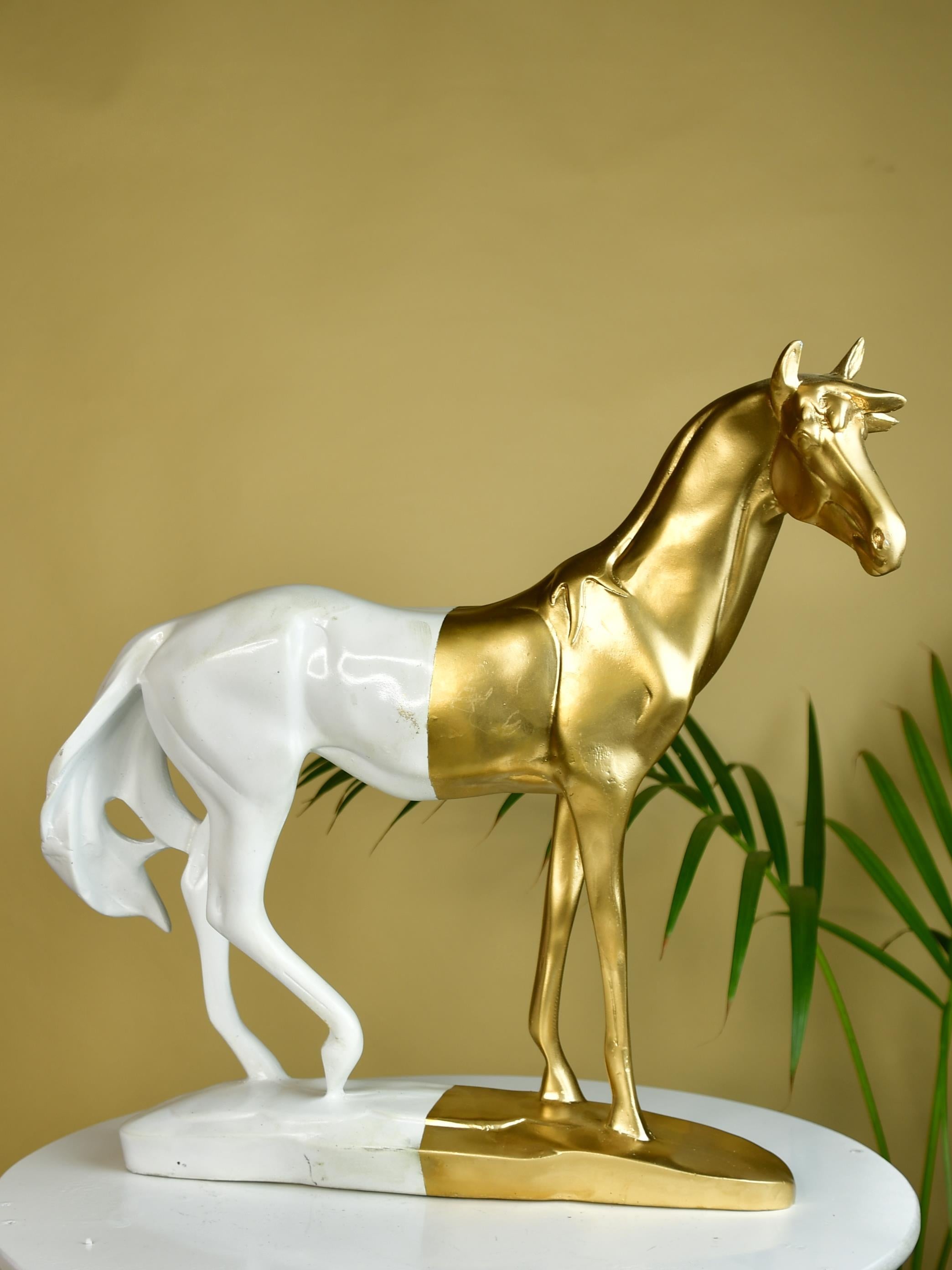 Mayii White Gold Stallion