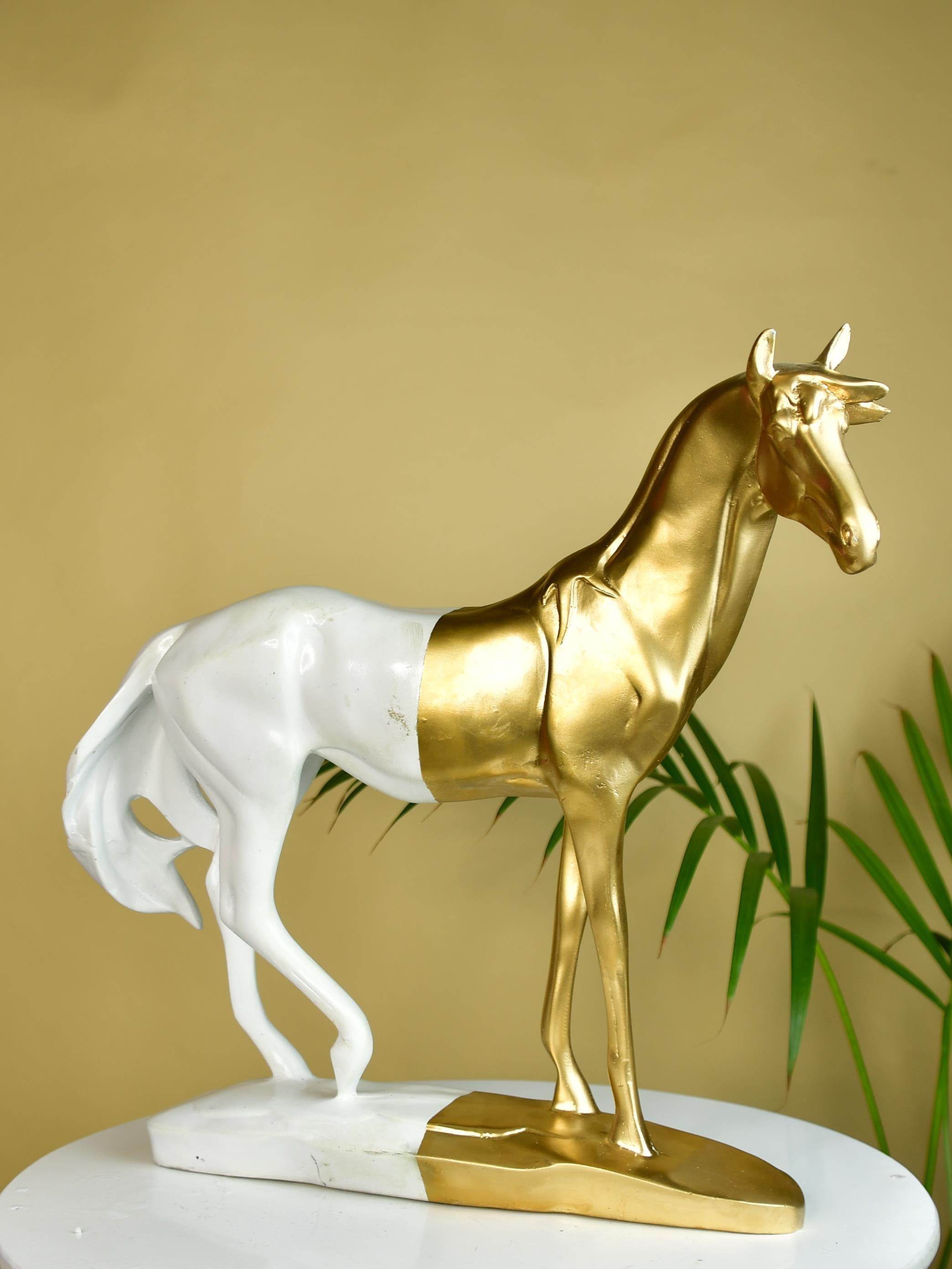 Mayii White Gold Stallion