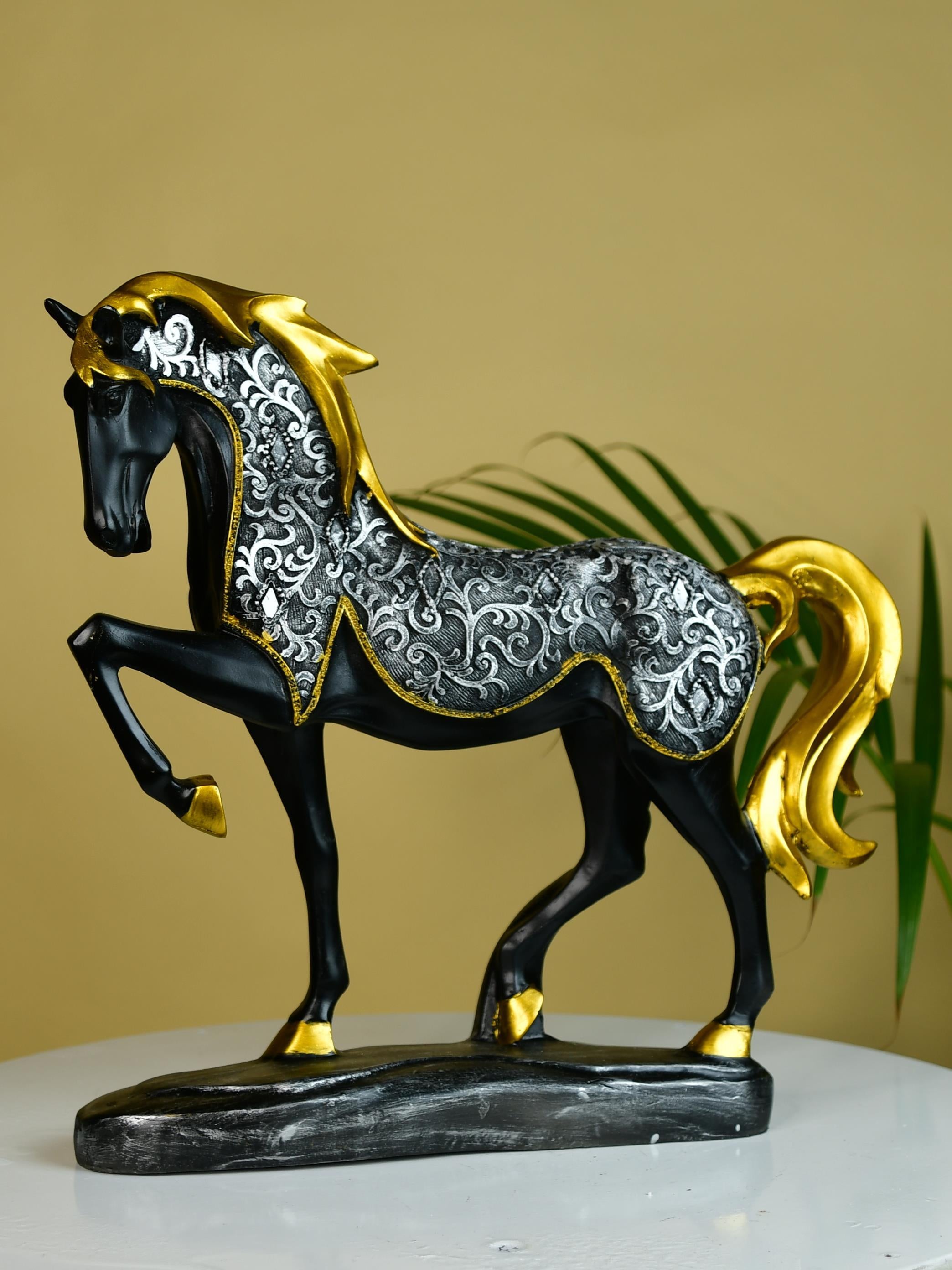 Mayii Resin Stallion Showpiece