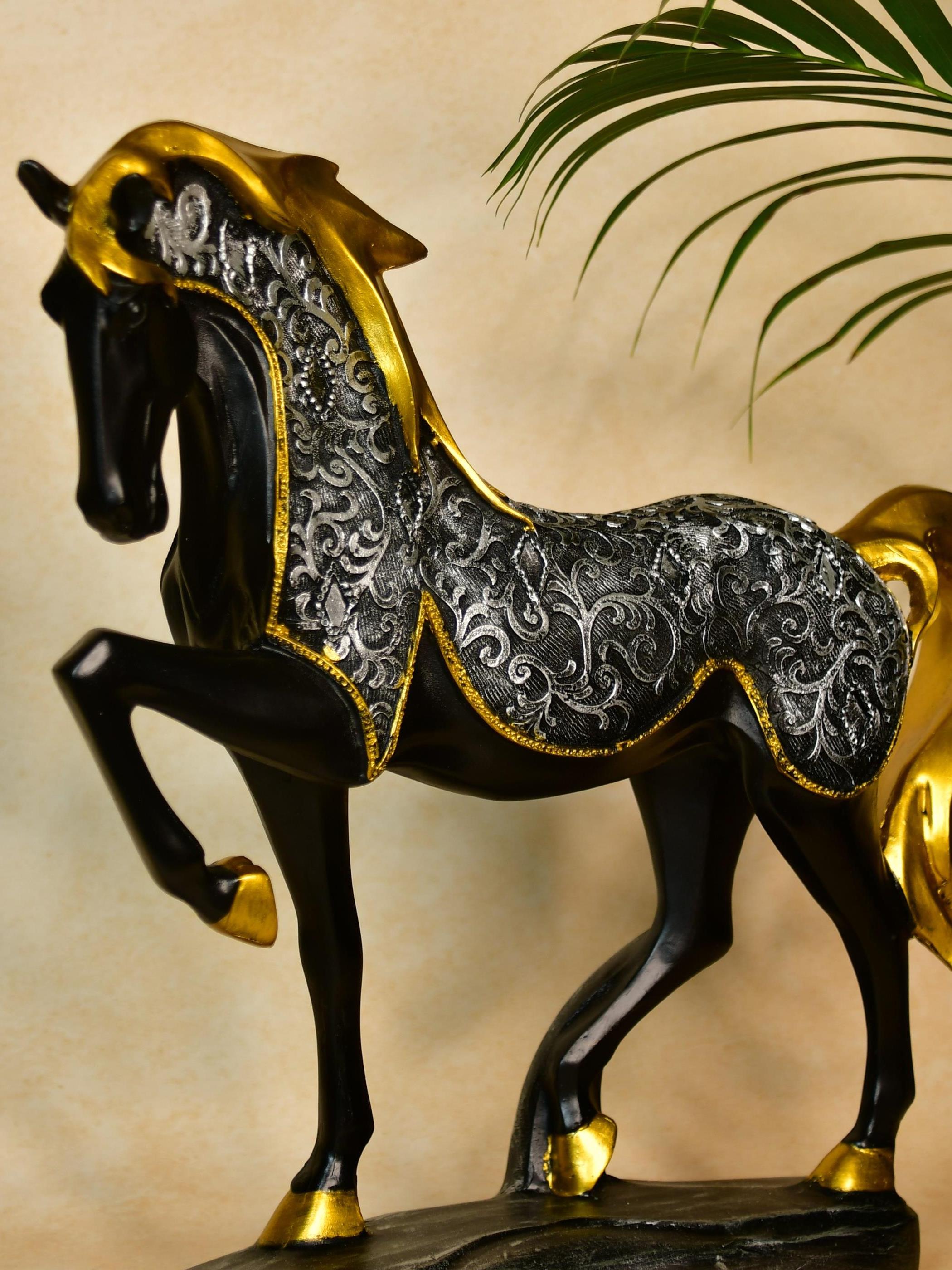 Mayii Resin Stallion Showpiece