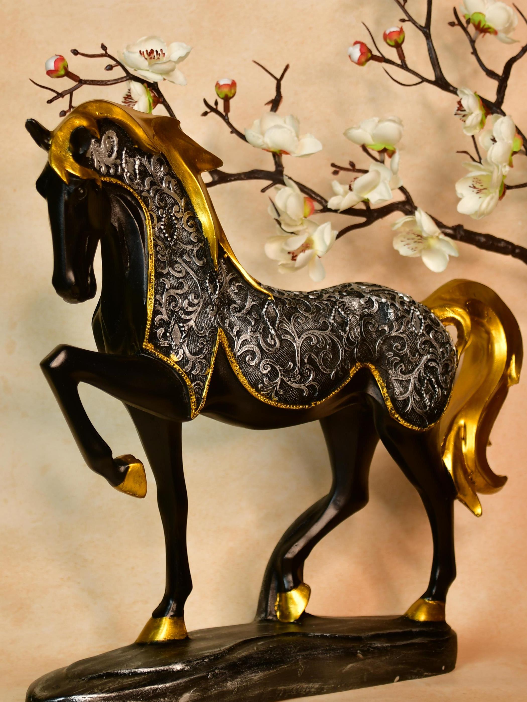 Mayii Resin Stallion Showpiece