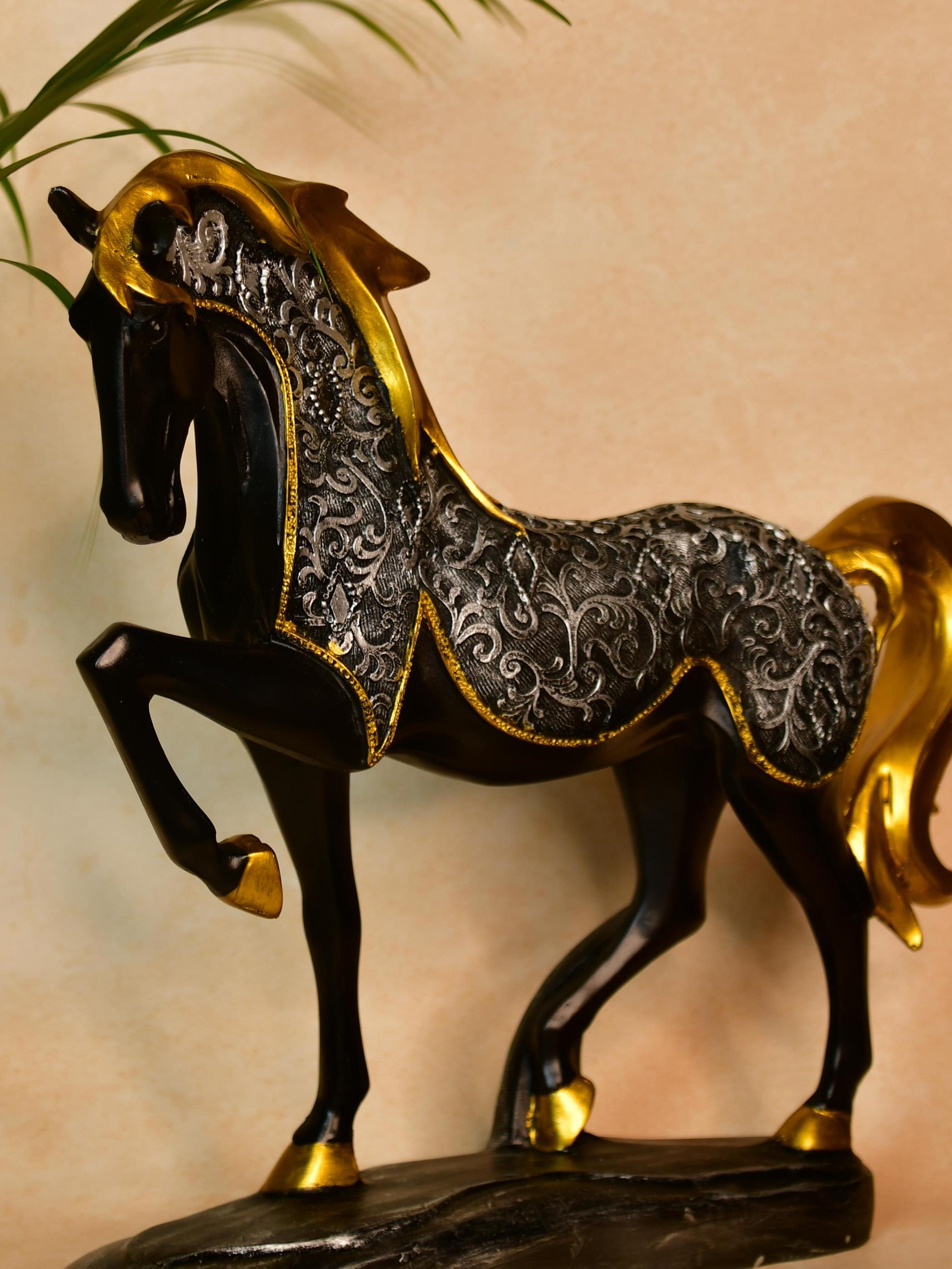 Mayii Resin Stallion Showpiece