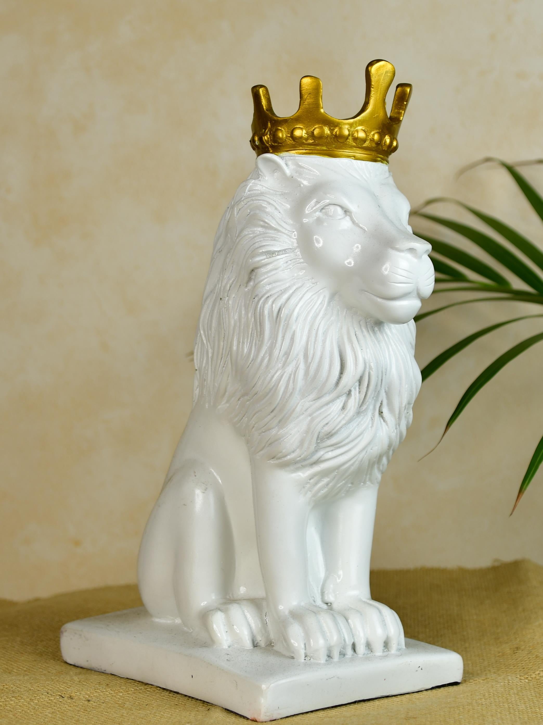 Mayii White Lion Showpiece