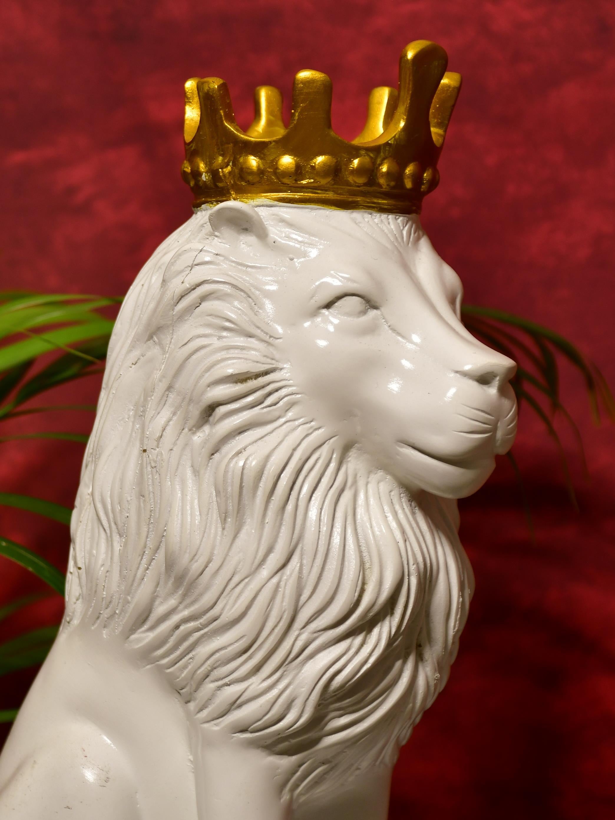 Mayii White Lion Showpiece