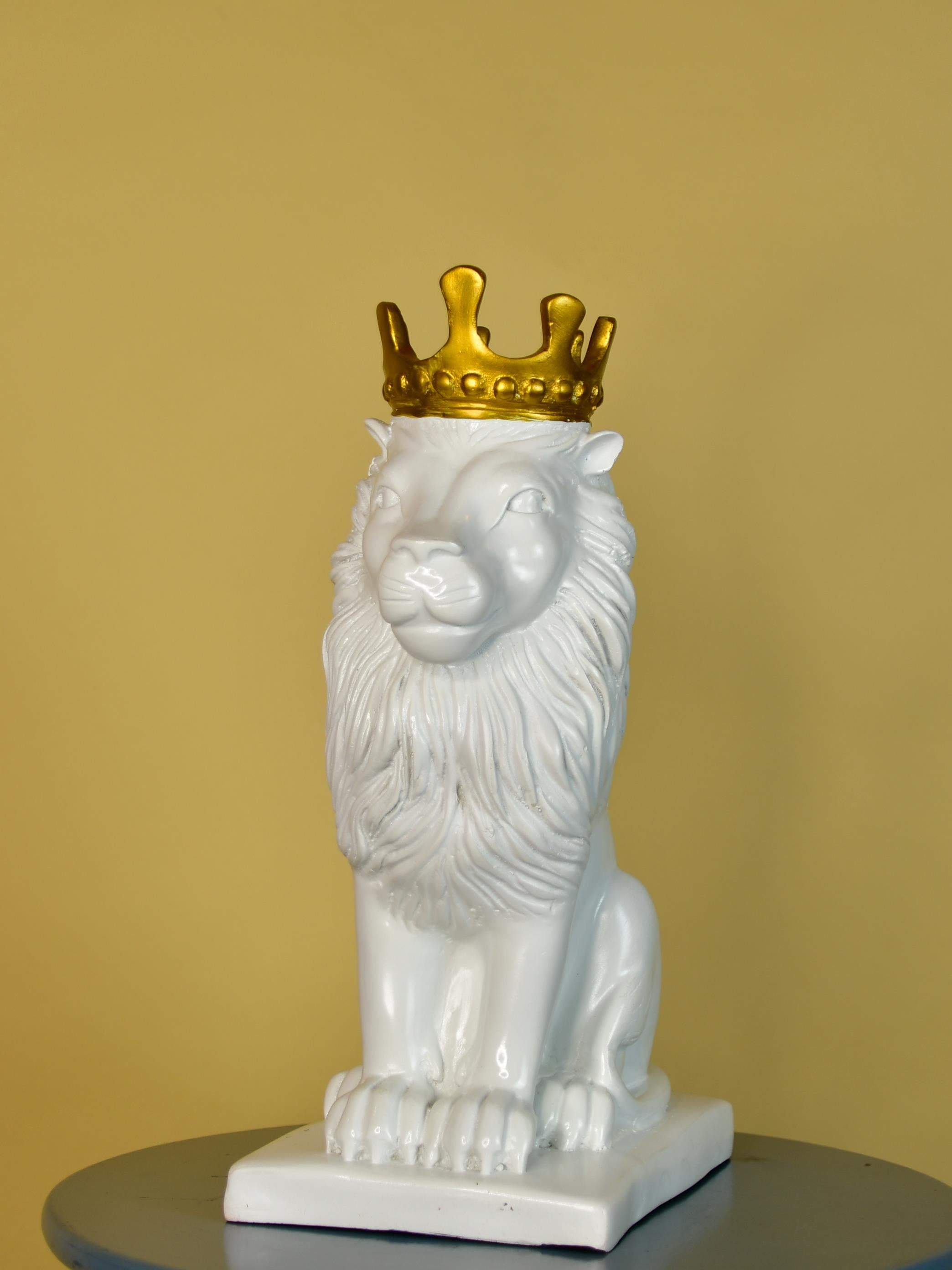 Mayii White Lion Showpiece