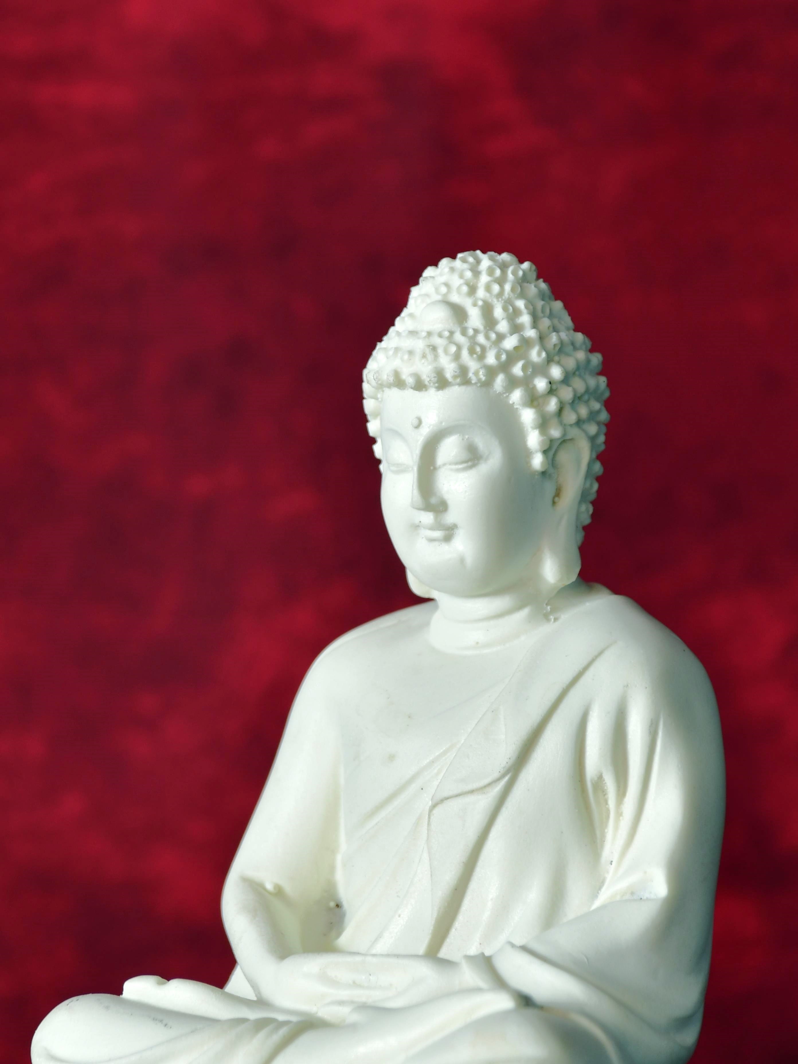 Mayii White Resin Buddha