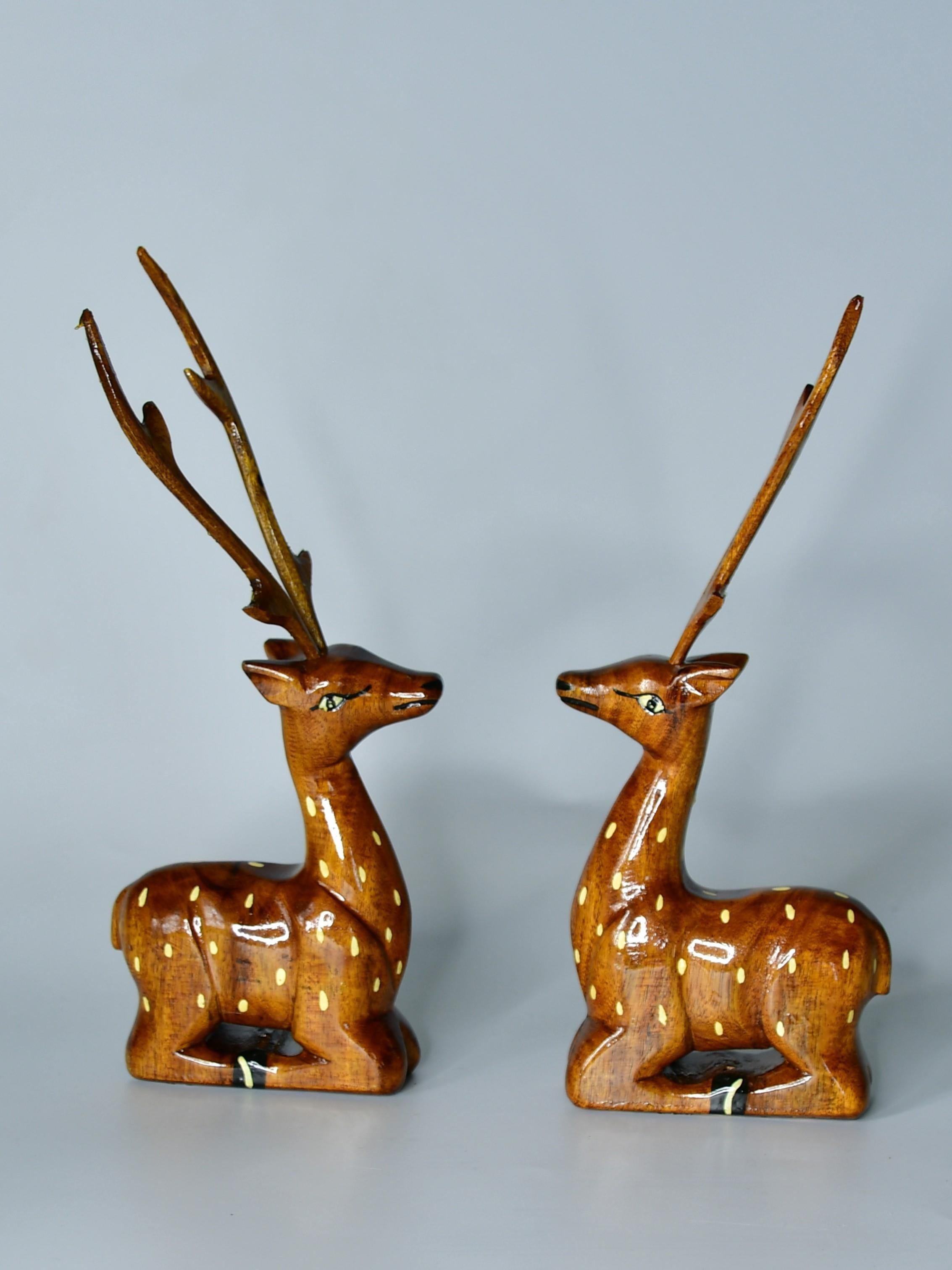 Mayii - Pair of wooden sitting deer